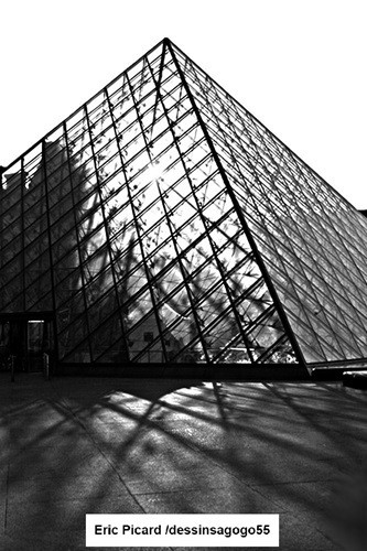 Pyramide du Louvre