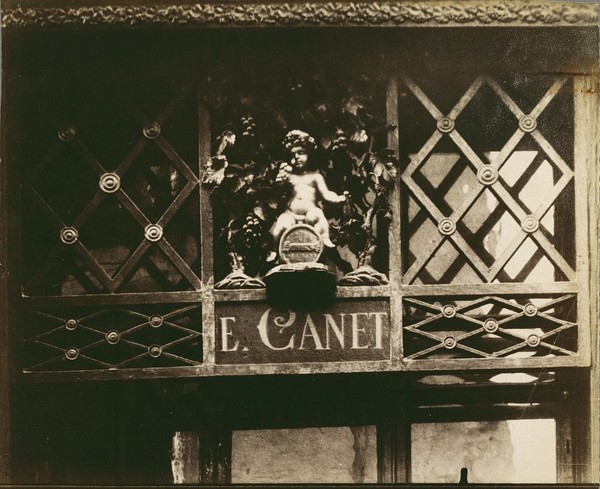 Eugène Atget, détail,  Petit Bacchus, rue-St-Louis-en-l'Ile.