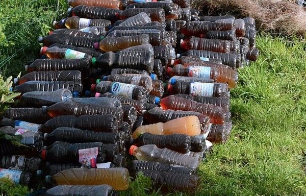 Un monde de fou : 340 bouteilles remplies d’urine