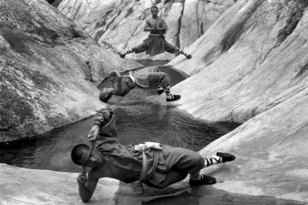 Moines Shaolin Qui Repoussent les Limites du Corps Humain