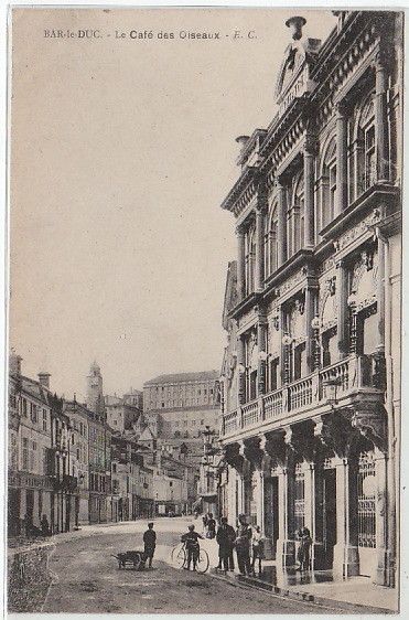 Carte postale de Bar-le-Duc : Café "Les oiseaux"