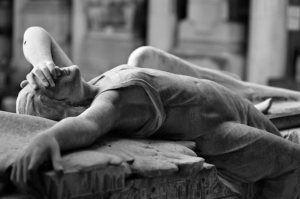 Les belles statues du cimetière Staglieno à Gênes, Italie