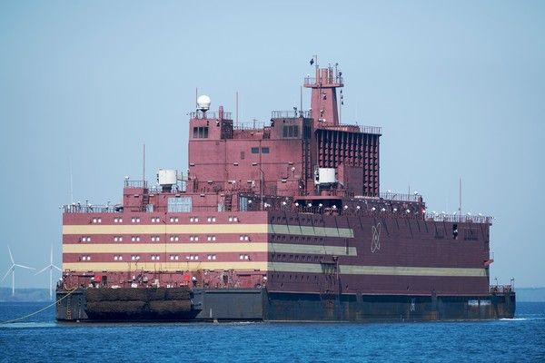 Centrale nucléaire flottante russe