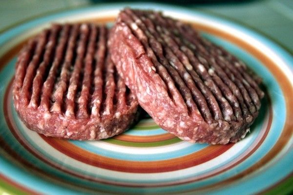 De faux steaks hachés distribuées... aux plus démunis