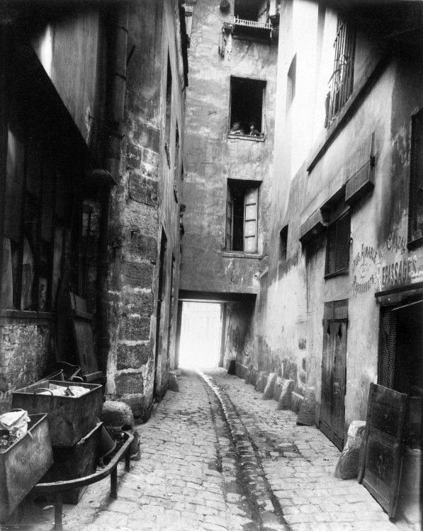 Eugène Atget, Ancienne cour, rue Quincampoix.